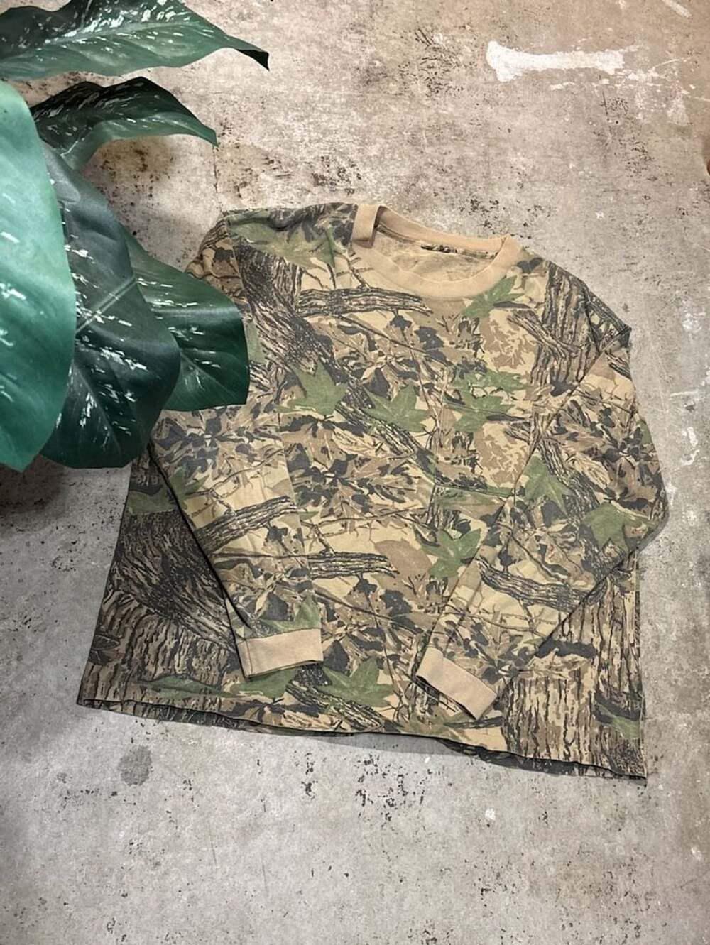 Realtree Camouflage Long Sleeve Pocket T-Shirt